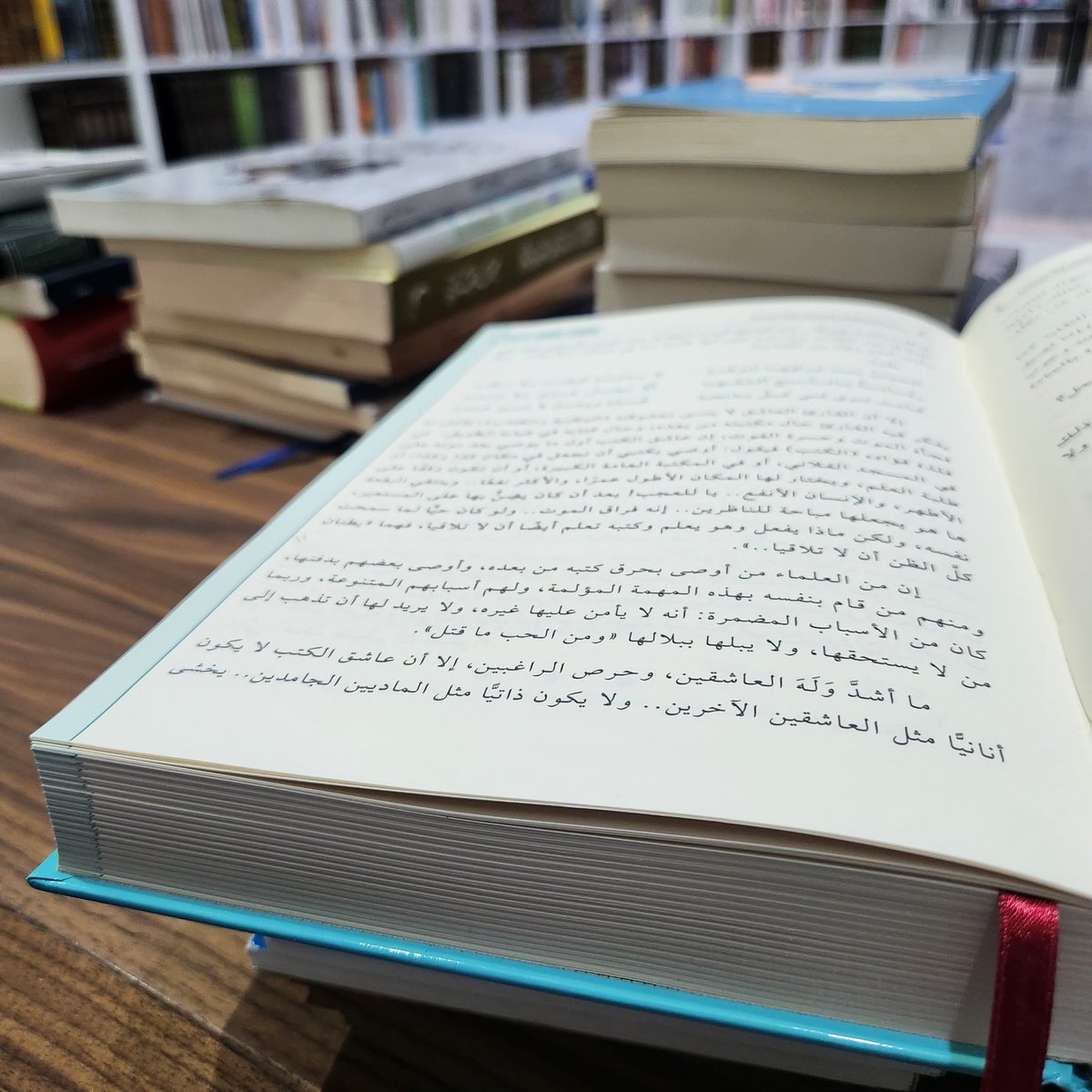 مُغترب بين الكتب tweet media