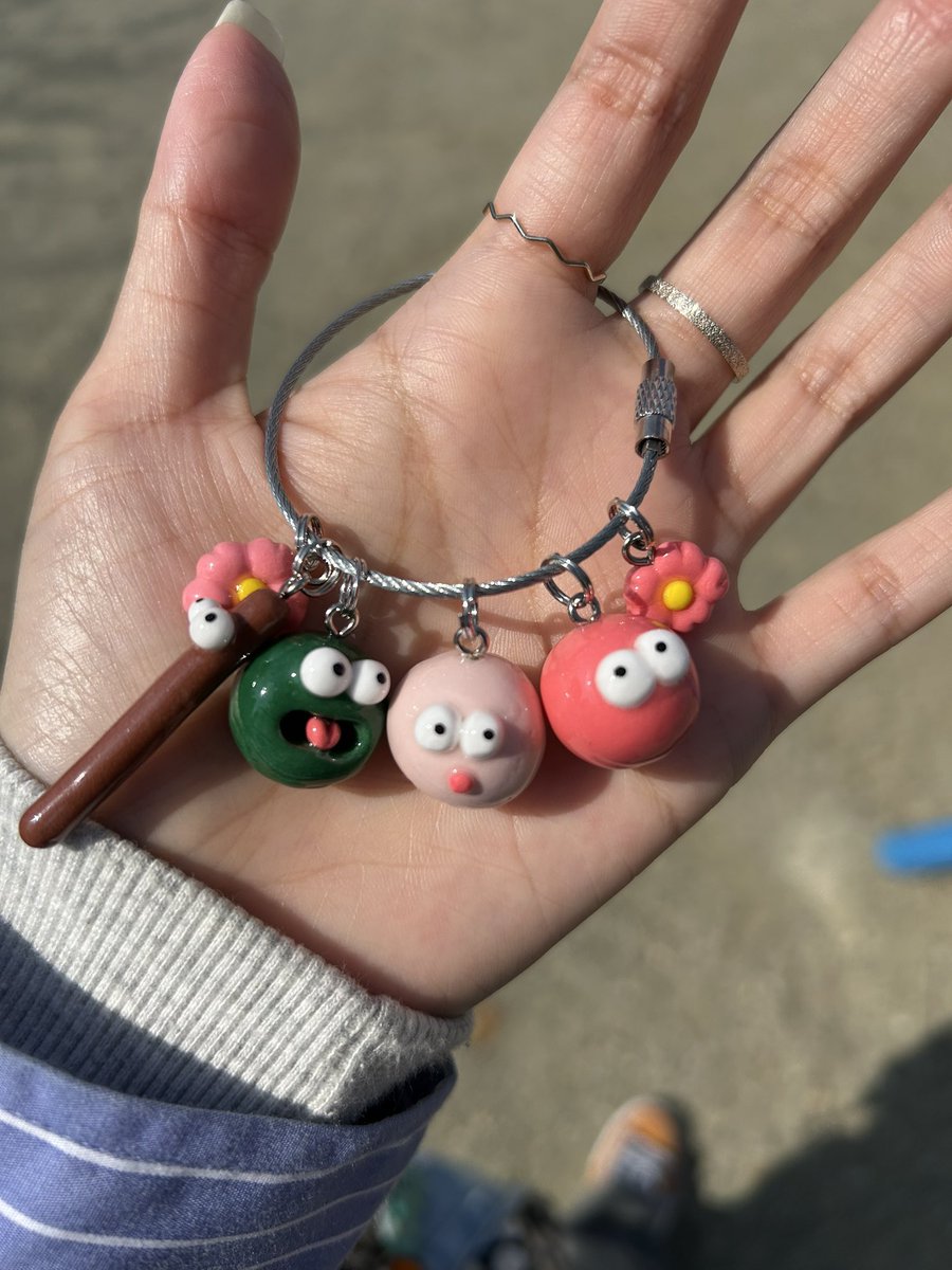 who__86's tweet photo. イラスト担当はるちゃん、
樹脂粘土キーホルダー制作始めました🫶🏻
インスタDMにて購入可能👌🏻 ̖́-︎
一部sold outしています🙇‍♀️
#樹脂粘土 #キーホルダー #ミニチュア
#オリジナル #ハンドメイド https://t.co/FXdArBY5Zp