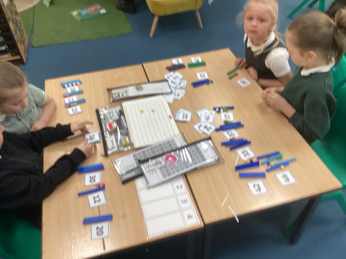 GatesRobins's tweet photo. We have been exploring numbers to 50 today, we looked at how many tens and ones each number has. #thegatesmaths https://t.co/UpYlGwwqQr