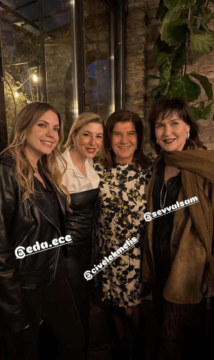 DTural's tweet photo. Yasak Elma senaristleri Melis Civelek ve Zeynep Gür; Eda Ece ve Şevval Sam'la bir arada. 💥 https://t.co/koS3GhoBIU