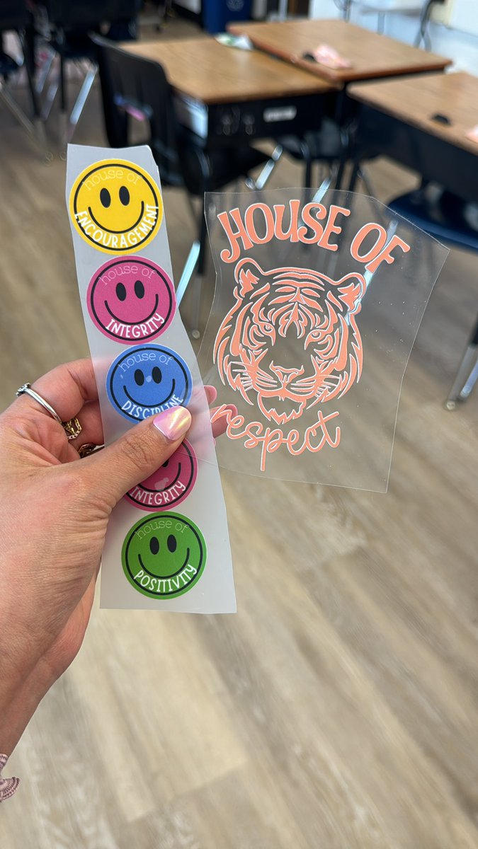 cantusclass's tweet image. Made some iron on house smileys and water bottle stickers for anyone that can tell me what #WICOR, #AVID, and #PBL stand for!! We’re so ready for our STEM SHOWCASE tonight 🤩

@MSTMAGNET @RichardsonISD