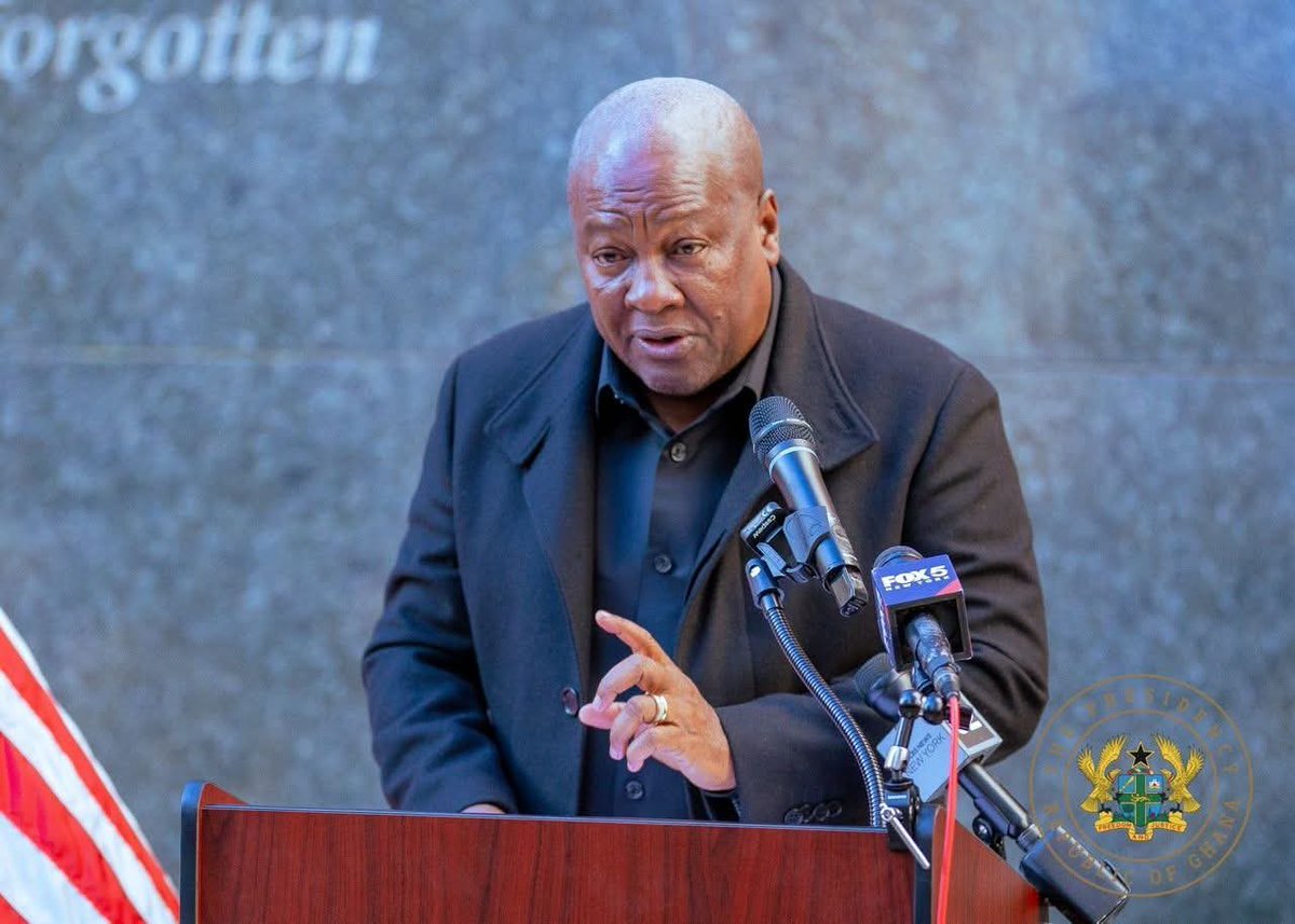 Bridget_Otoo's tweet photo. Forever favourite President- H.E. @JDMahama 

#HistoryMaker #RememberingSlavery #Reparations 😎😎😎 https://t.co/SzQyFpOVdN