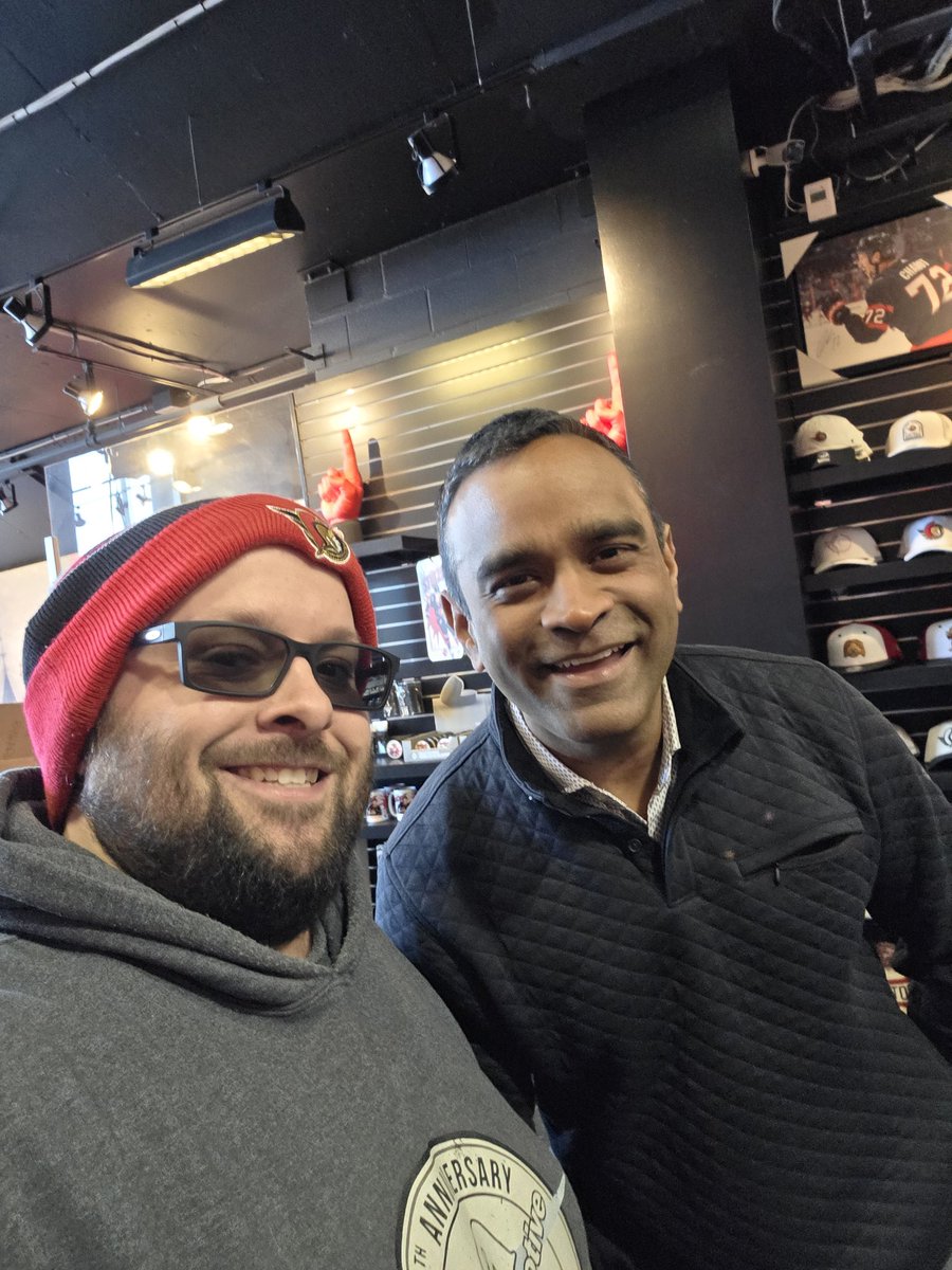 dleonard27's tweet photo. When you stop by the Sens Store at the CTC to check out merch and end up meeting Ian....Truly made my day! What a gem! Thanks for taking a few seconds to chat about the game last night 😄
#GOSENSGO https://t.co/PeKf9JNuo1