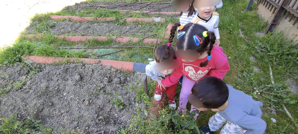 Primera visita al huerto de los niños de tres años para observar la primavera. #actividadesdelhuerto