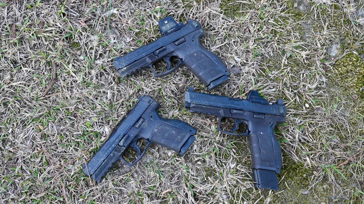 Mrgunsngear tweet media