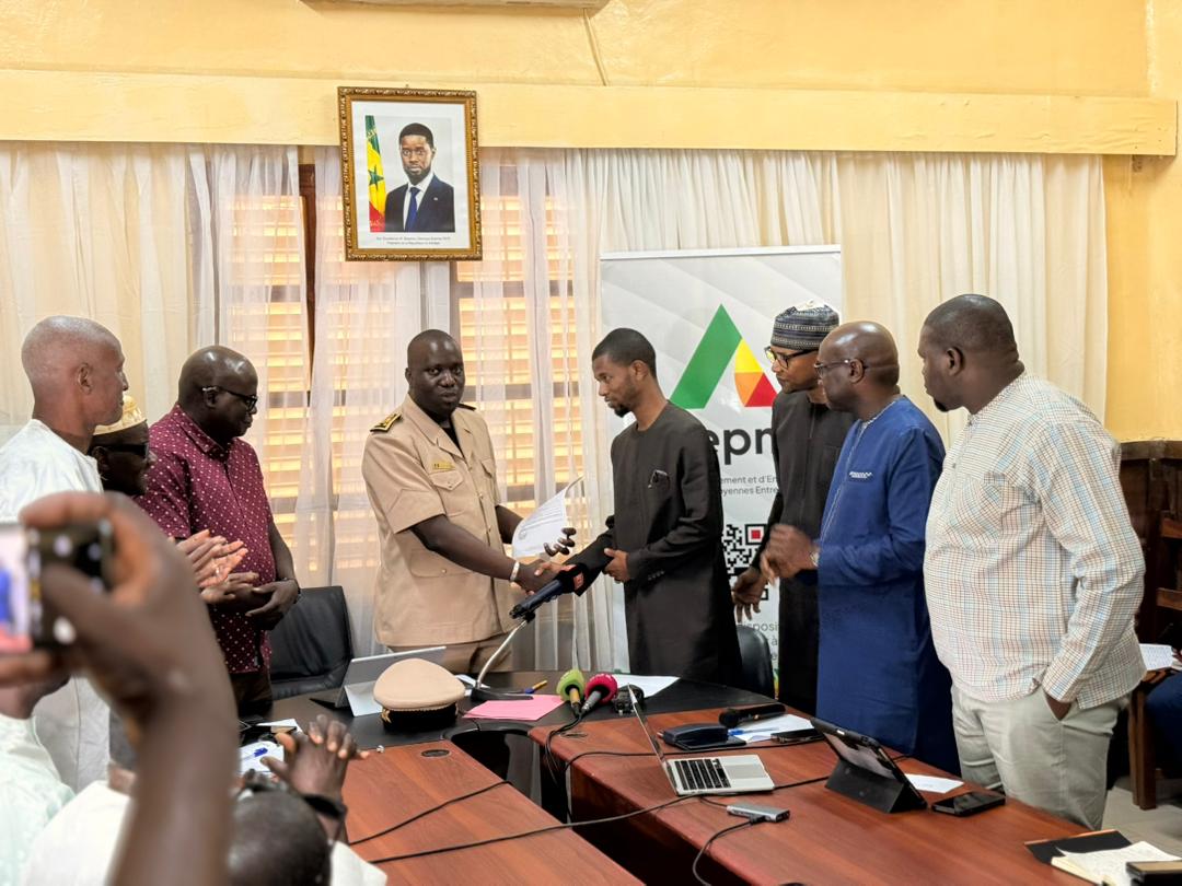 Adepme's tweet photo. L’ADEPME au cœur des régions 🇸🇳
Du 24 mars au 4 avril 2026, le DG Alpha THIAM effectue une tournée à Ziguinchor, Sédhiou, Kolda, Kédougou et Tambacounda.
📍 1ère étape : Ziguinchor, avec l’installation du Point Focal régional, Cheikhou Oumar Sow.
#ADEPME #PME #Senegal https://t.co/rNoQXYsdLS