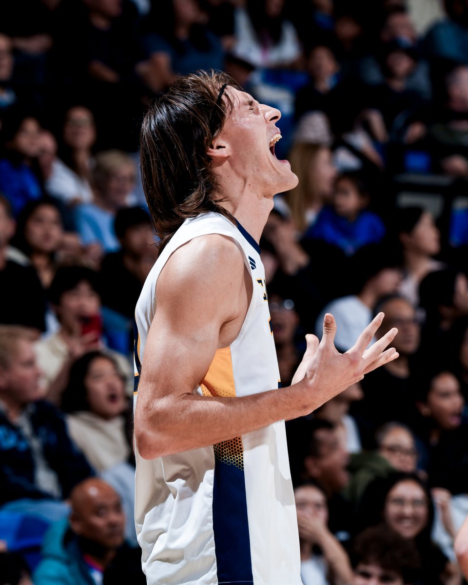 UCImvb's tweet photo. ๐
๐๐๐๐ ๐๐ ๐ค That's the feeling as we return to the Bren Events Center this Friday night to take on UC San Diego!
#DefendTheBren | #RipEm https://t.co/Owzo32SPSP