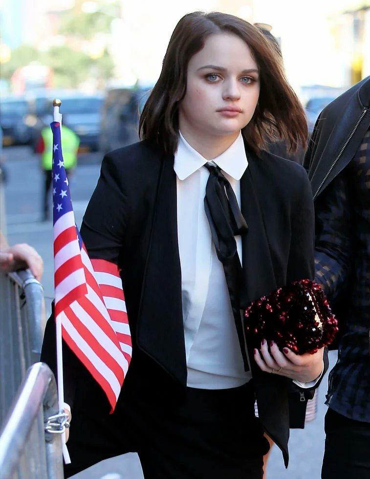 Alternative Celebs tweet media