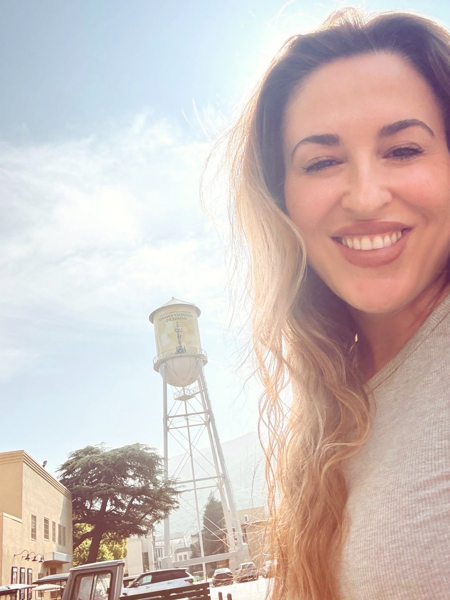 Elle Newlands tweet media