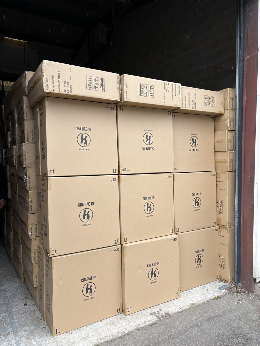 Kitsune Statue tweet media