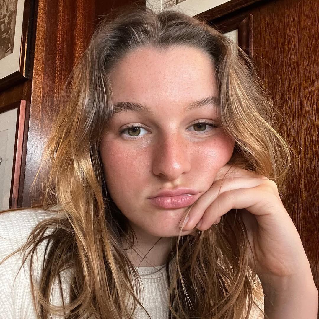 Ellena_rosee tweet media