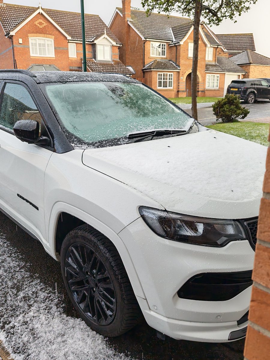 richardtraut's tweet image. That came down pretty quick .I saw it driving home black skies ready to empty.
#uksnow