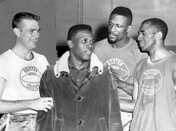 March 25, 1965 #DifferentHere 

Tom Heinsohn, KC Jones, Bill Russell, and Sam Jones, team meeting before the playoffs against <a href="/sixers/">Philadelphia 76ers</a> 

📸 : Paul J. Maguire
