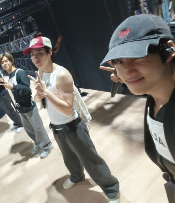 PHUTATCHAI OFFICIAL 🏒🎤 tweet media