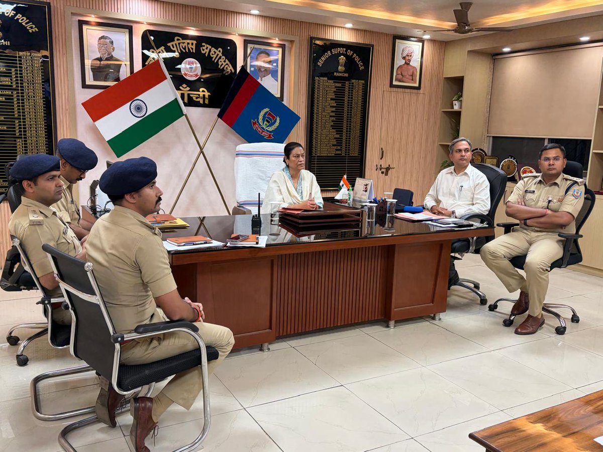 तैयारियो पर पैनी निगाह रखना एक कुशल नेतृत्वकर्ता का पहचान है पुलिस एसोसिएशन को अपने वरिए पदाधिकारी पर गर्व है रामनवमी के अवसर पर पूरे झारखंड में विधि व्यवस्था सुचारू रूप से कायम रहे एवं आमजन पर्व हर्षो उल्लास से मनावे इसके लिए<a href="/JharkhandPolice/">Jharkhand Police</a> के एक-एक कर्मी तैयार हैं<a href="/JharkhandCMO/">Office of Chief Minister, Jharkhand</a>