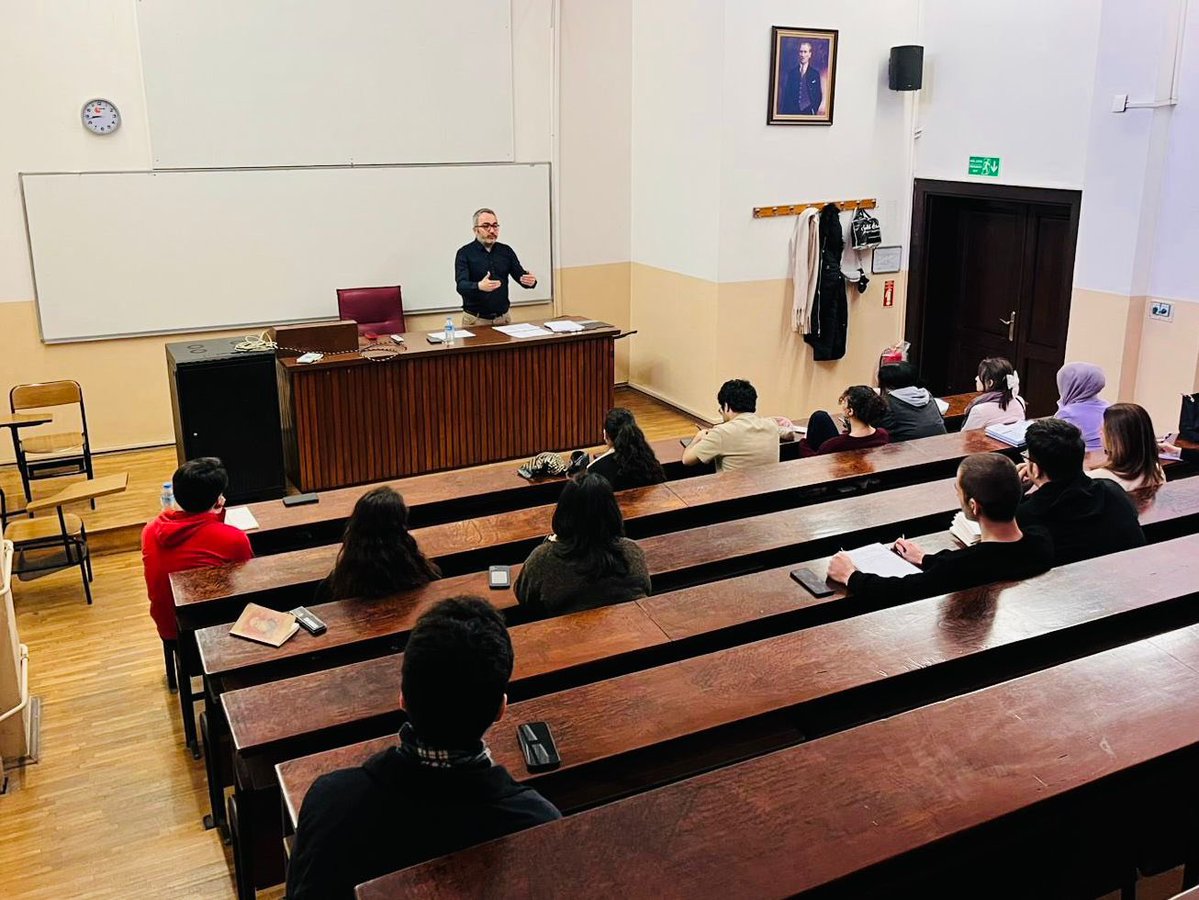 İÜ Felsefe Topluluğu tweet media