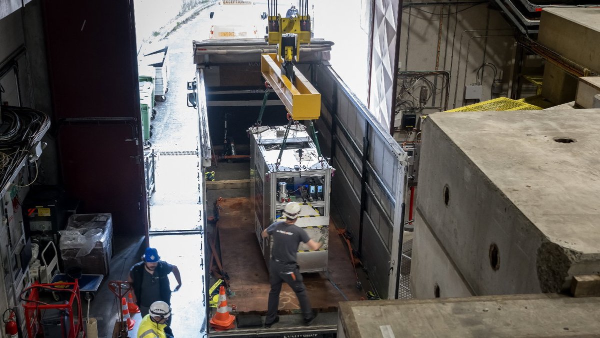 businessamnl's tweet image. Wetenschappers van CERN vervoeren voor het eerst antimaterie buiten het laboratorium businessam.be/wetenschappers… #CERN #antimaterie #deeltjesfysica #wetenschap #antiprotonen