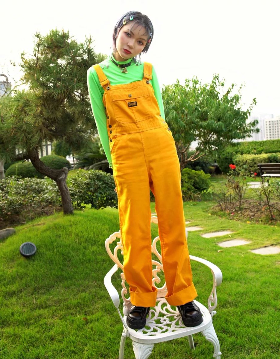 Laura Flowers tweet media