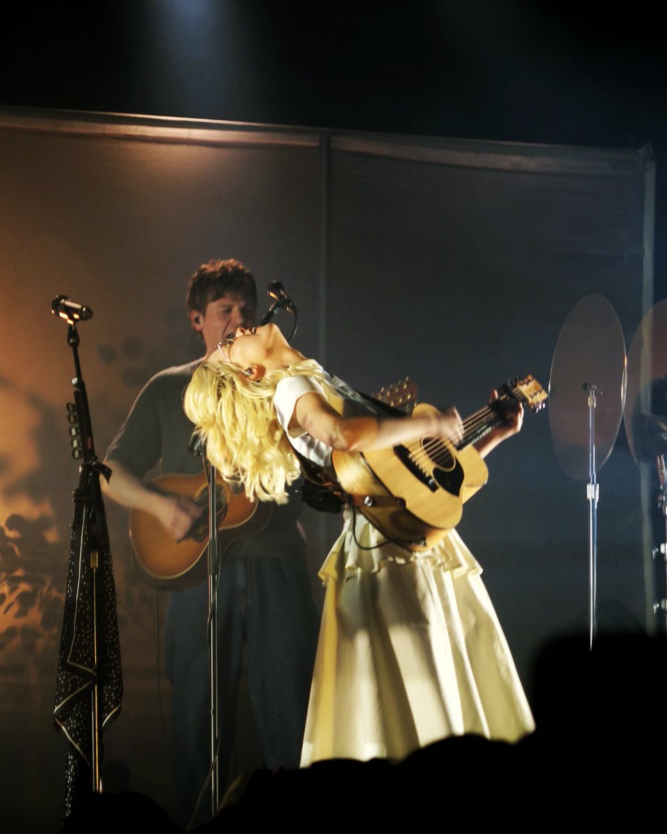 mandy 🌱 tweet media