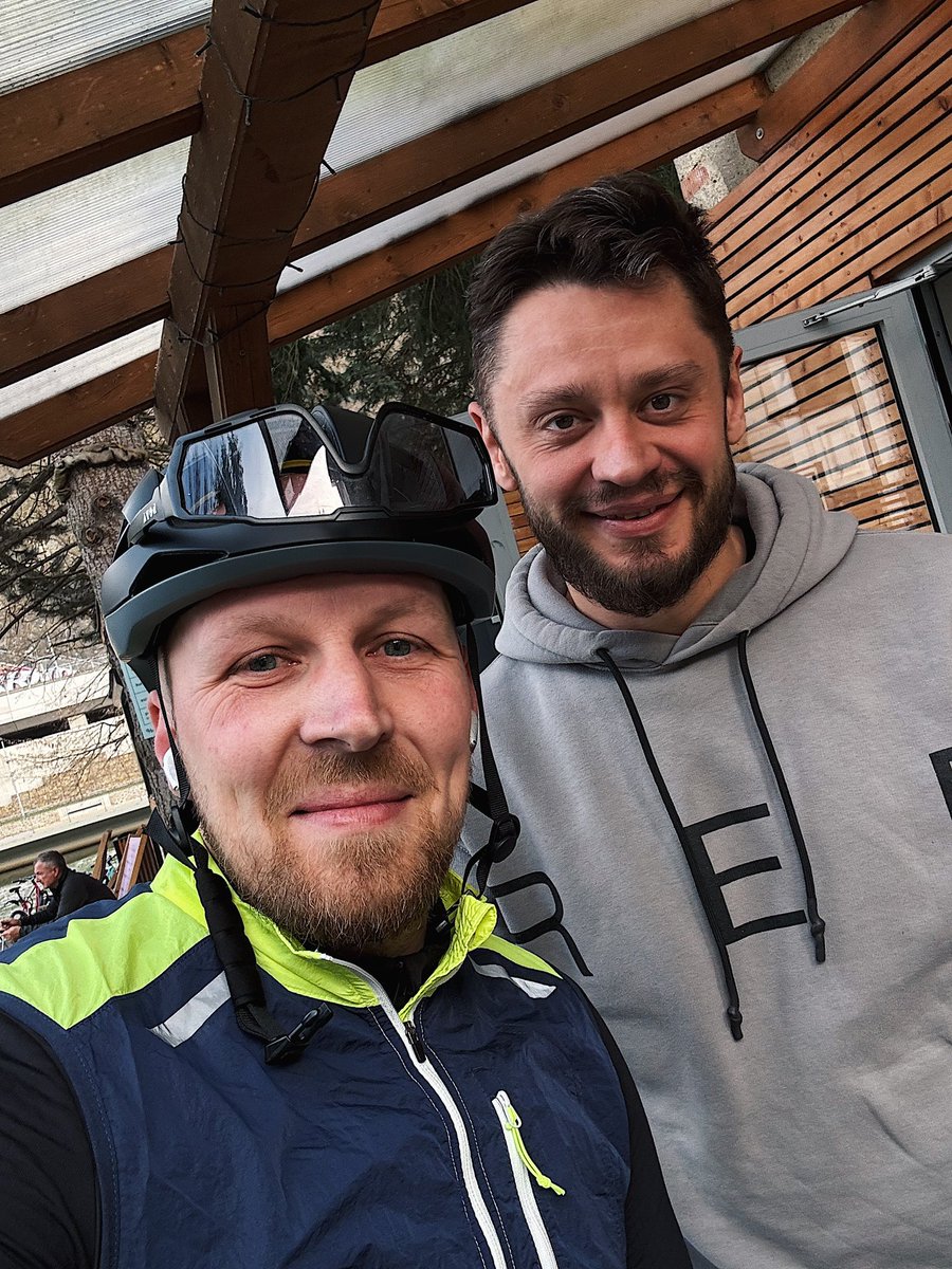 takový to, když se potkají v Brně kluci z Vysočiny 

když jsem se s ním bavil naposledy asi 2 roky zpět, říkal mi, že jeho největší sen je zahrát si s bráchama v jednom týmu

to se mu teď asi jen tak nepoštěstí, ale jeden nikdy neví 🙃