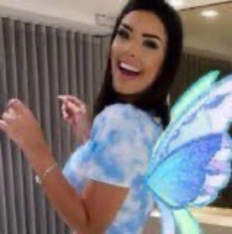 Lolarta🐝 tweet media