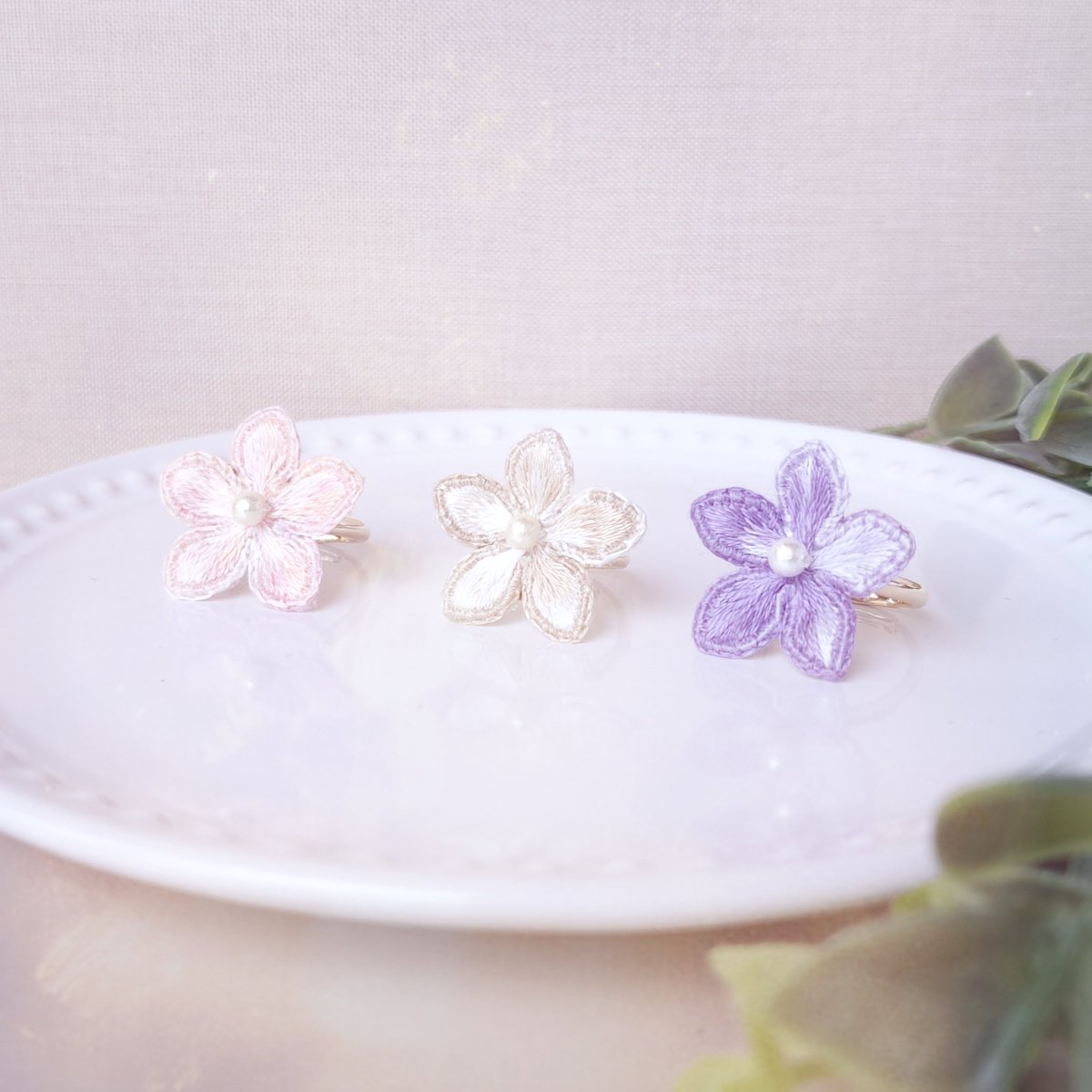 𝚙𝚎𝚝𝚒𝚝 𝚙𝚎𝚝𝚒𝚝....(プチプチ)🧵手刺繍アクセサリー雑貨屋 tweet media