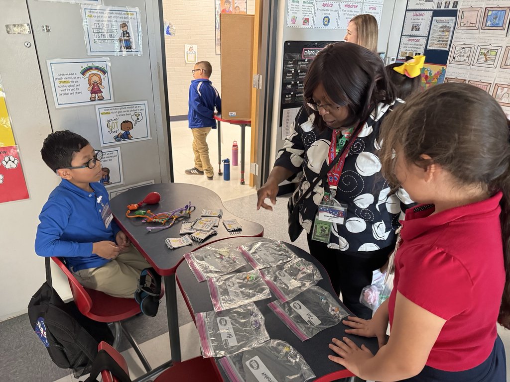 SagelandMicroES's tweet image. It was an exciting day as we welcomed Mrs. Dawn Hollister as Principal of the Day. Thank you to our teachers, students, and staff for the warm welcome! @SagelandMicro @AVillanueva_AP
#ScottiePride #PrincipalForADay #ScottiesShine