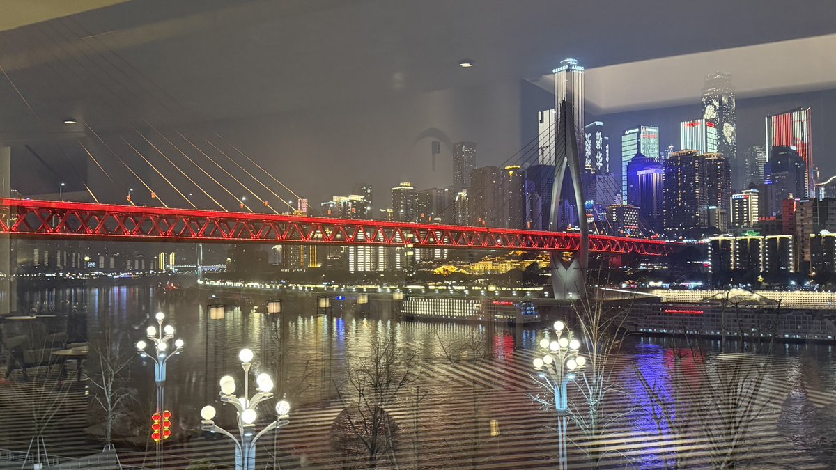 j4_9w's tweet photo. 还怪好看的 🌉

#重庆 https://t.co/aB0mfSxk41
