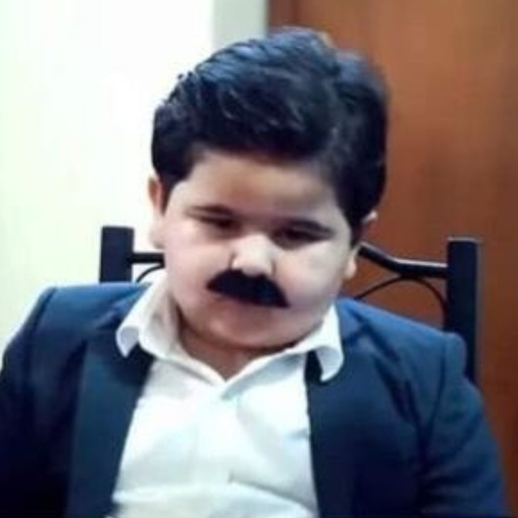 <a href="/Ahmed_alshmrani/">احمد الشمراني</a> فيلسوف اللسان ليس كفيلسوف العقل والحكمة.. ولهذا تجد الفلسفة اللسانية مجرد كلام منمق ومصفوف في إطار الحقد والكراهية والتربص ويتخللها جُمل تهز مشاعر المراهقين وتأخذهم في أجواء الجلد وشق الجبهات..
نوعية ثقافية سيئة وغير متزنة في الطرح ولكن لها سوقها في ساحة النطيحة والمتردية