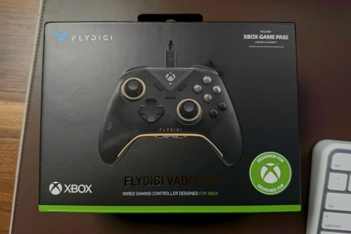 MacSrcs's tweet photo. Just tried the @myFlydigi Vader 5S Wired Controller and it’s a joy for Fortnite and Minecraft! Fast, comfy, and responsive. Definitely worth checking out. #review #gamingcontroller #Xbox
https://t.co/tJcCOTZXXY https://t.co/75vAJXuOSw
