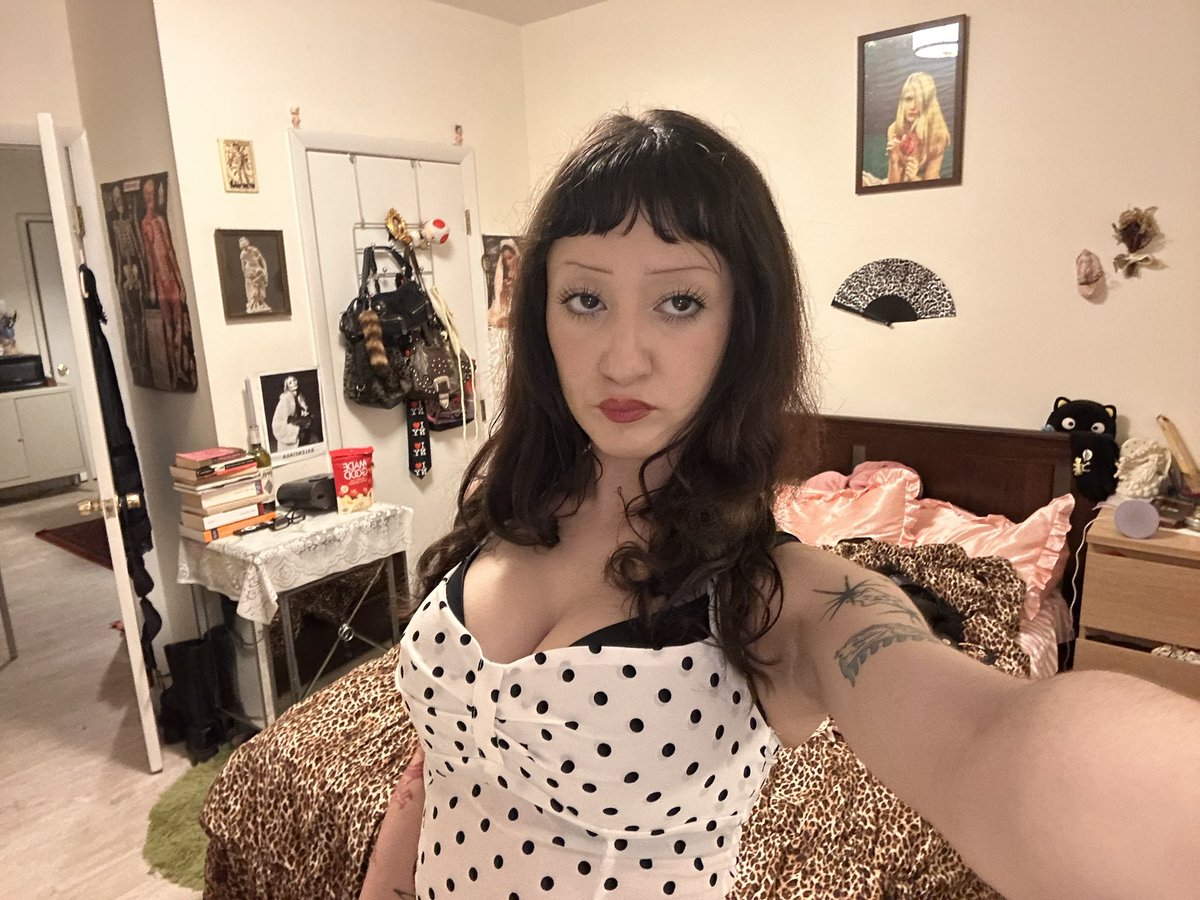 titanium3aby's tweet photo. haircut got me feeling like if clairo had a big nose and wasn’t demure at all https://t.co/2z0LchT4I0