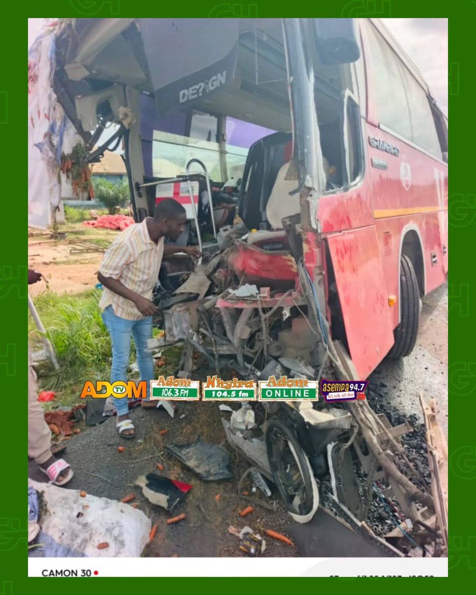 bigishew's tweet photo. Accra-Bound VIP Jeoun Bus Crash Leaves Driver, Mate Critically Injured

The driver and mate of an Accra-bound VIP Jeoun bus are in critical condition following a head-on collision with a truck transporting carrots in the early hours of today.

The accident reportedly occurred during the early morning hours, leaving both vehicles severely damaged. 

Emergency responders rushed to the scene and transported the injured victims to a nearby medical facility for urgent treatment.

Authorities are yet to determine the exact cause of the crash, as investigations are currently underway. 

Meanwhile, road users have been urged to exercise caution, especially during early morning travel.