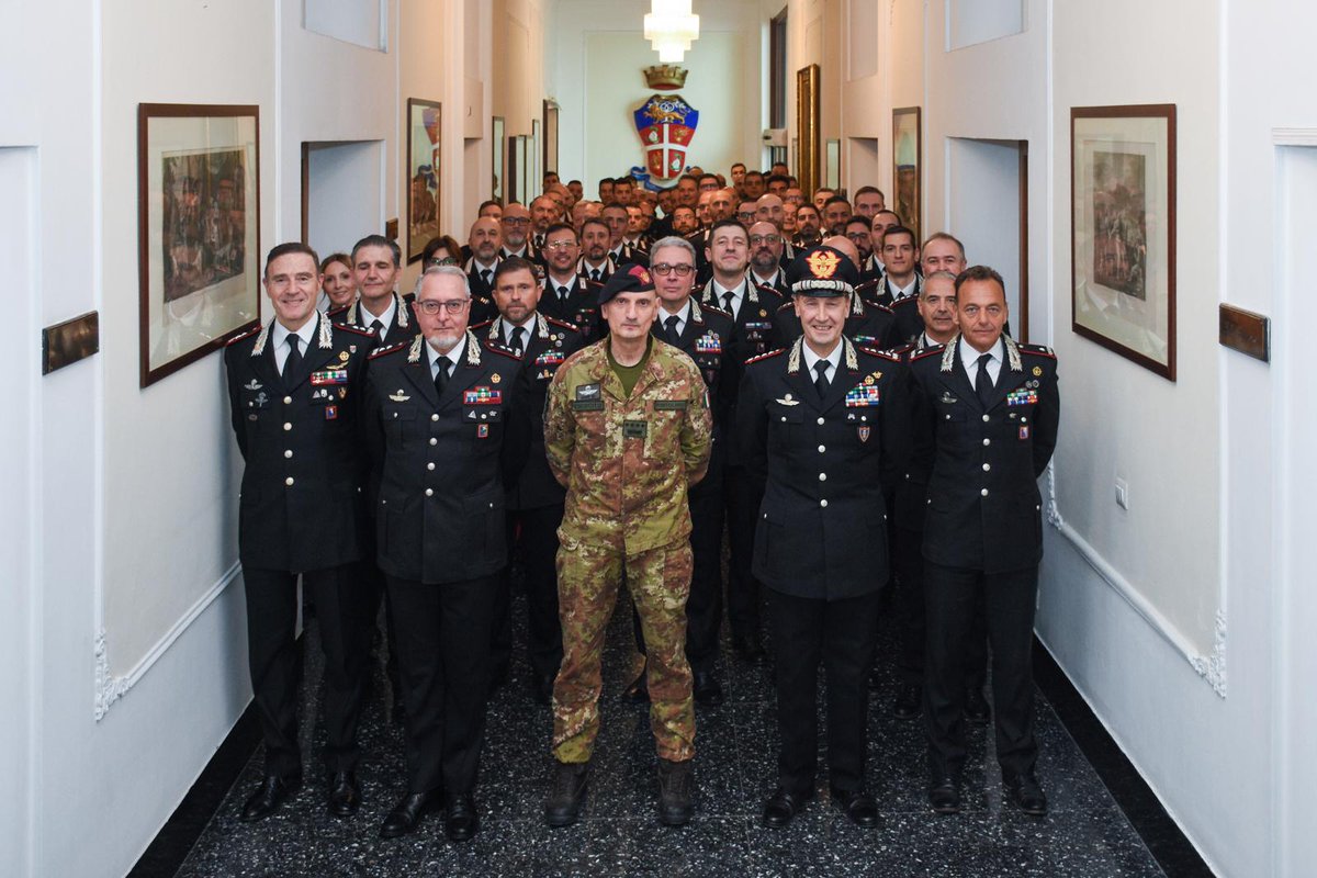 SM_Difesa's tweet image. 🇮🇹 A #Milano, il Capo di #SMD, Gen. Luciano #Portolano, ha visitato oggi il Comando Interregionale Carabinieri “Pastrengo”, nell’ambito di una serie di visite che si svolgeranno nei giorni 25 e 26 marzo, ad alcuni Reparti delle #ForzeArmate presenti in #Lombardia. Previsti anche