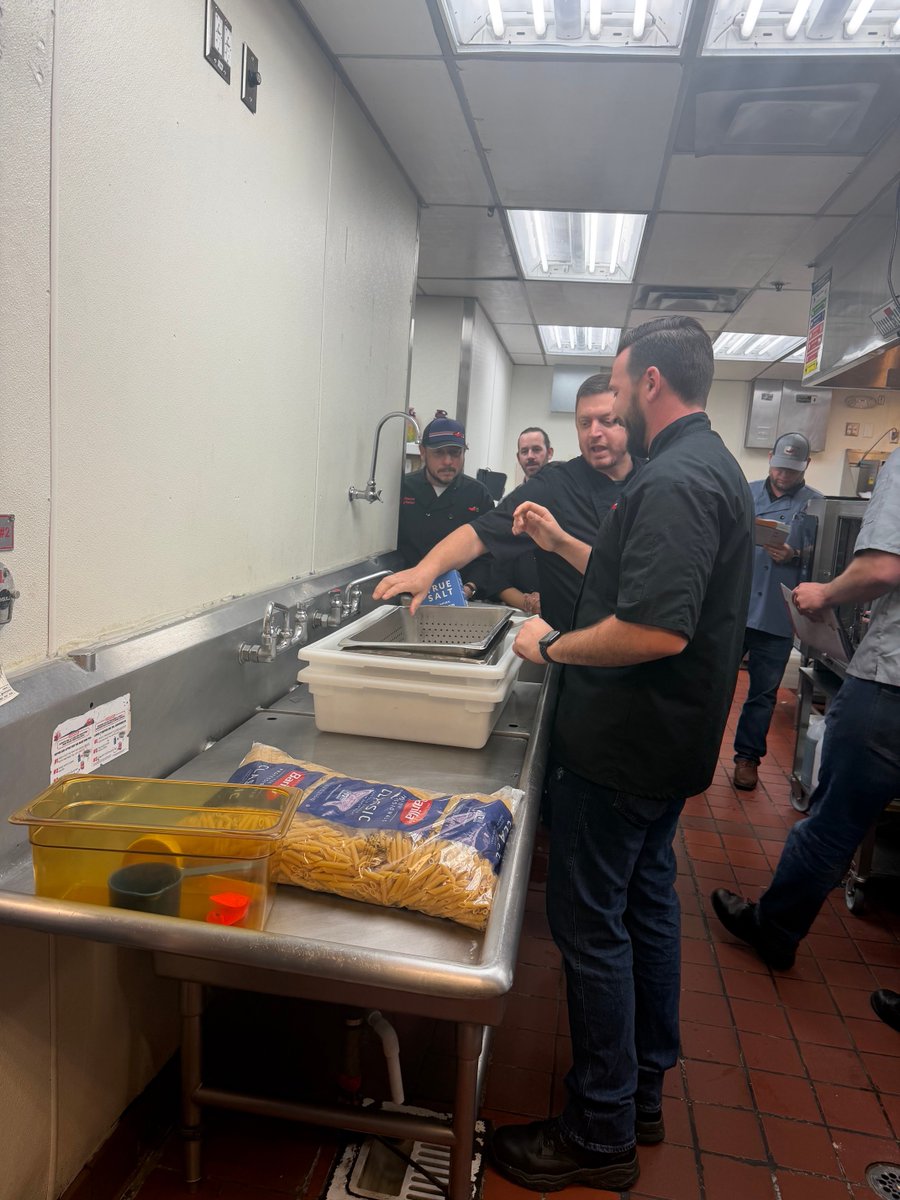 CKarmolinski's tweet photo. GMs learning at our Safety and Fundamentals meeting at FOs. Love it! ⁦@dale_bullotta⁩ ⁦@dougcomings⁩⁦@deannaorlando1⁩ ⁦@AA_M_WHITE⁩ ⁦ https://t.co/bgurfSo2WK
