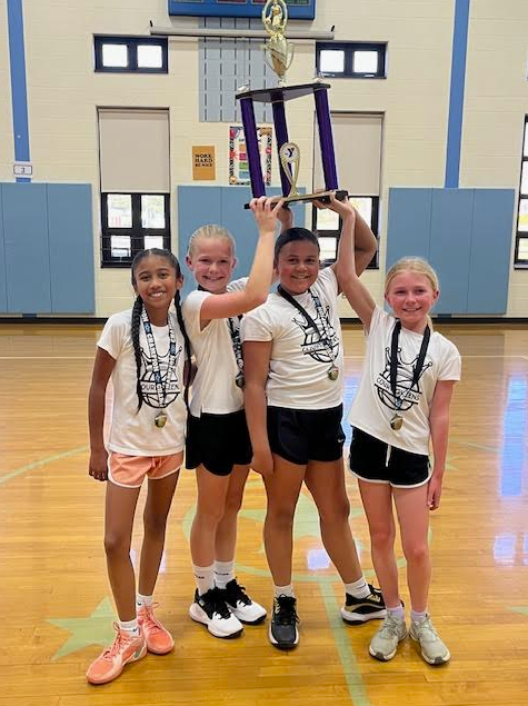 JayBilly2's tweet photo. Congratulations to our 4th Grade girls for bringing the trophy home #MarchMadness @BearTavernES #BearTavernPride https://t.co/dkv7yU0fyE