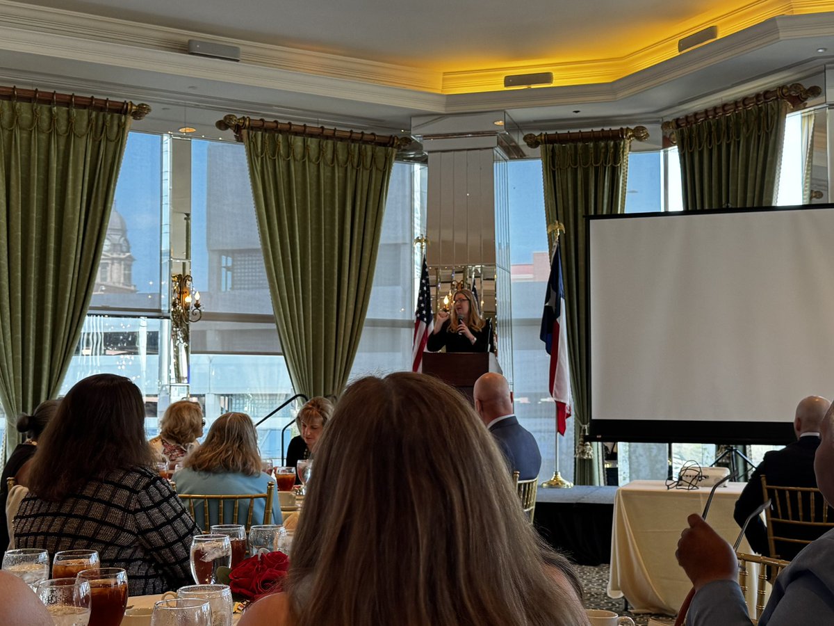 Leigh Wambsganss tweet media