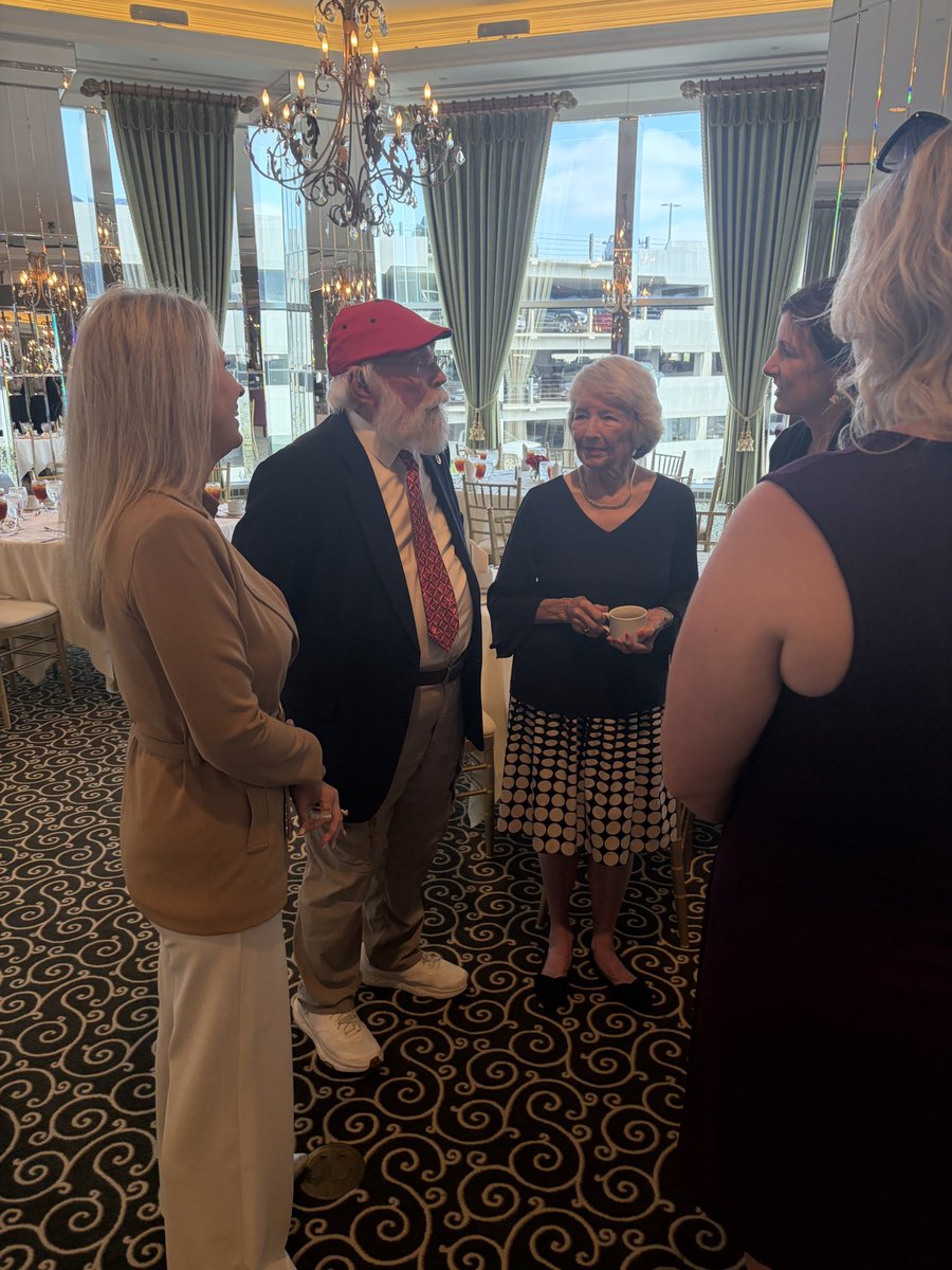 Leigh Wambsganss tweet media