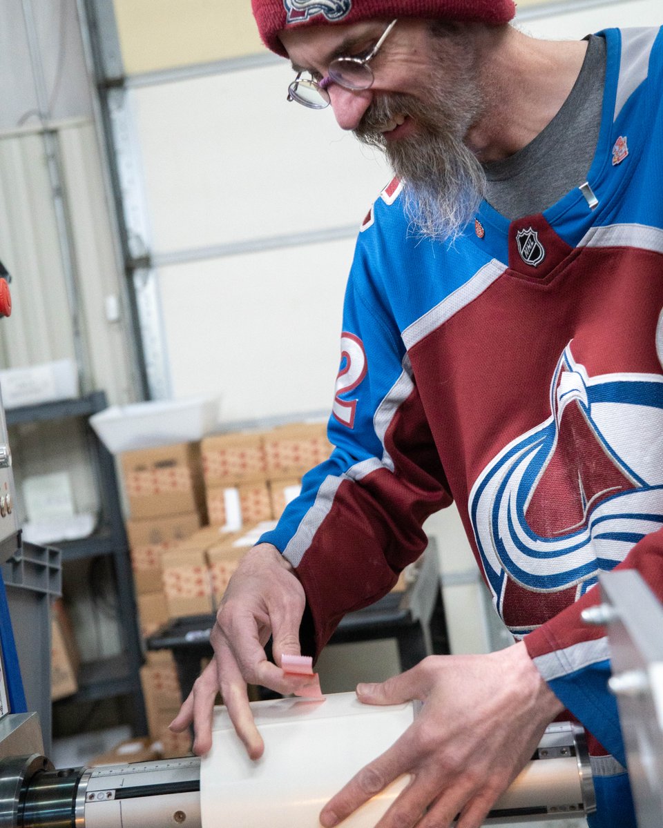 StickerGiant tweet media