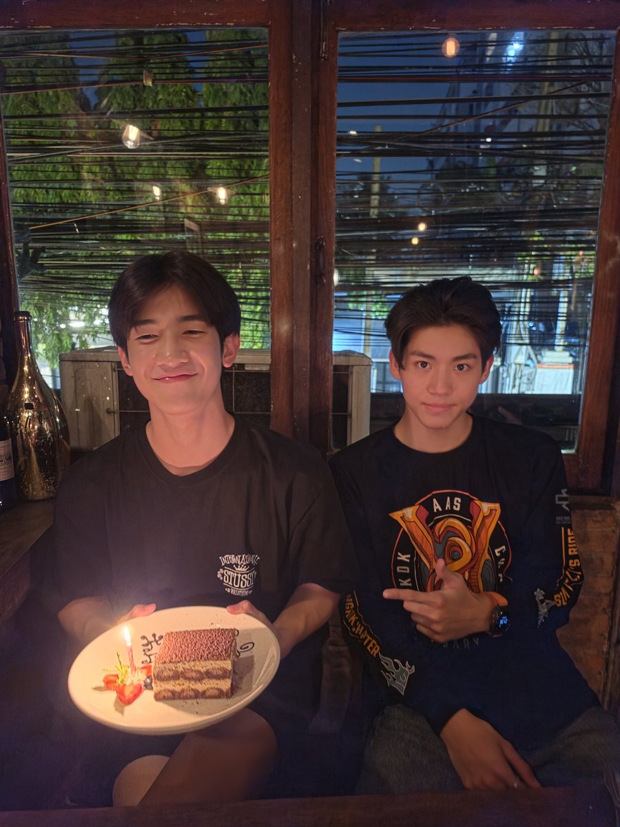 almondsleepalltime tweet media