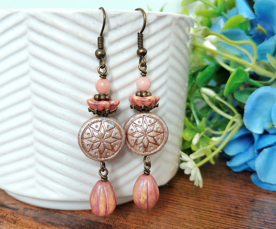riverandwylde's tweet image. Illuminate your look with our dreamy, pink boho flower earrings

folksy.com/items/8624823-…

#springstatement #springstyle #handmade #shopindie #handmadehour #ukmakers