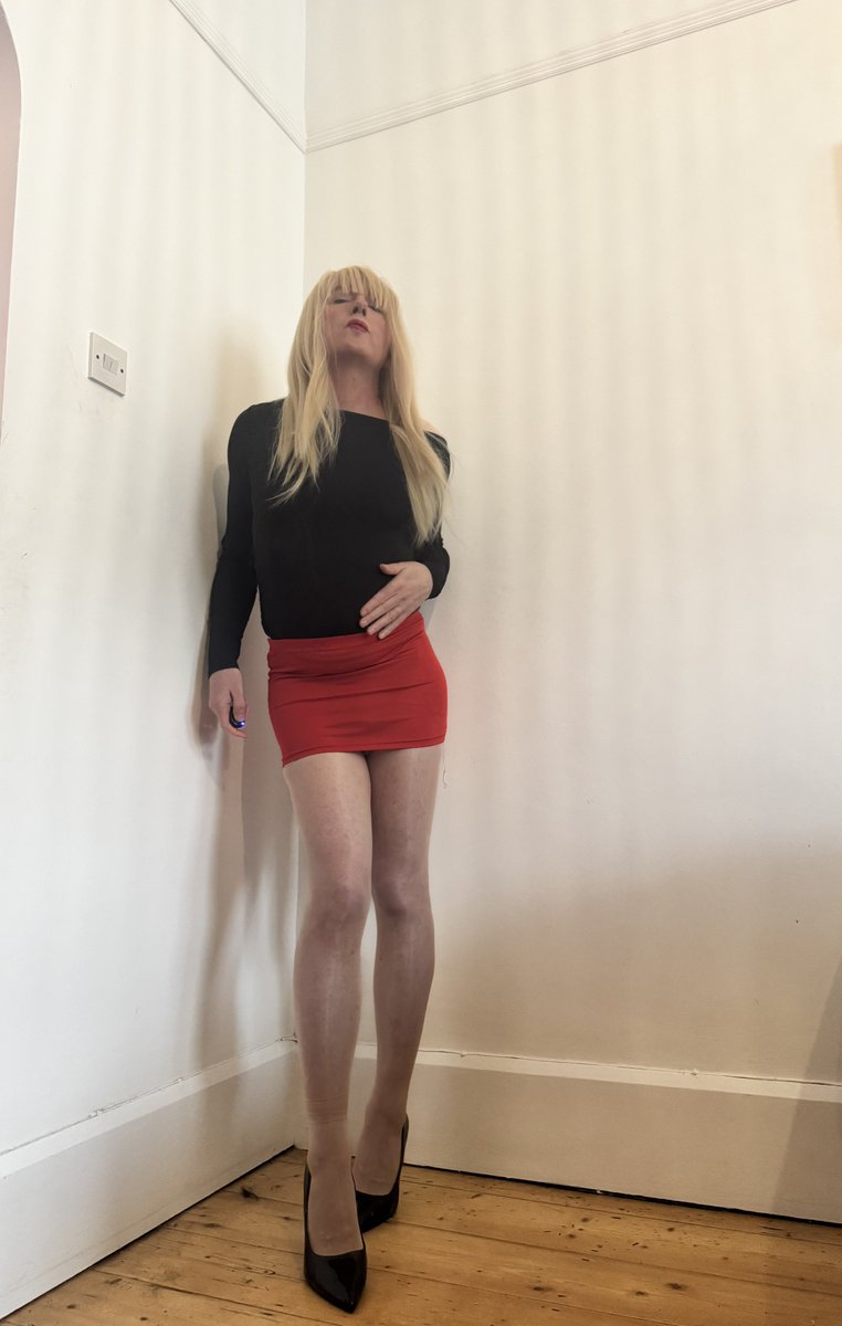 TracyStyle83's tweet photo. This is fav skirt x #crossdresser #pantyhose #sissy #highheelslover https://t.co/ZIo1ifl1iL