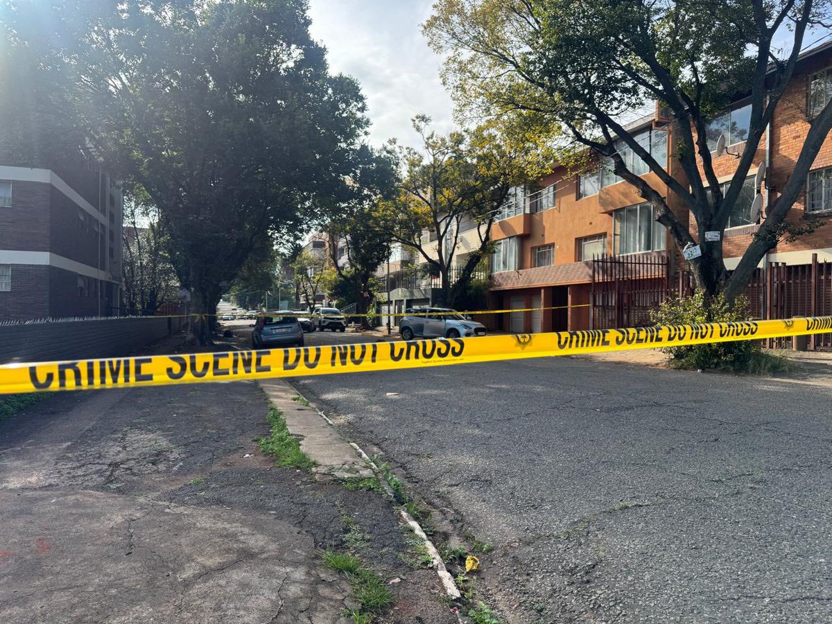 _ArriveAlive's tweet image. A coordinated operation led to the disruption of a suspected airport follow-home robbery syndicate, resulting in a shootout in which four suspects were fatally wounded and one arrested.

arrr.co.za/qLGai

#ArriveAlive #Crime #Robbery @SAPoliceService  @GTP_Traffstats