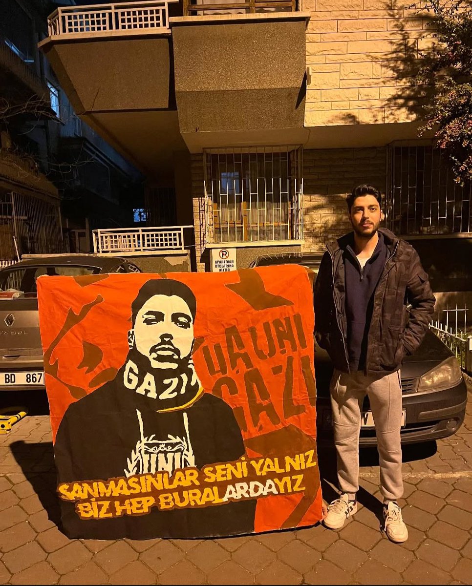 uAGaziUNI's tweet photo. Temsilciliğimizin önceki dönem efsane başkanı; canımız, ciğerimiz, abimiz  Arda Işık'ın doğum gününü kutlar, sevdikleriyle birlikte nice mutlu yıllar dileriz. 

Omuz omuza nice deplasmanlara :)

#ultrAslanUNI #uAUNIGazi https://t.co/oHECKGJxbi