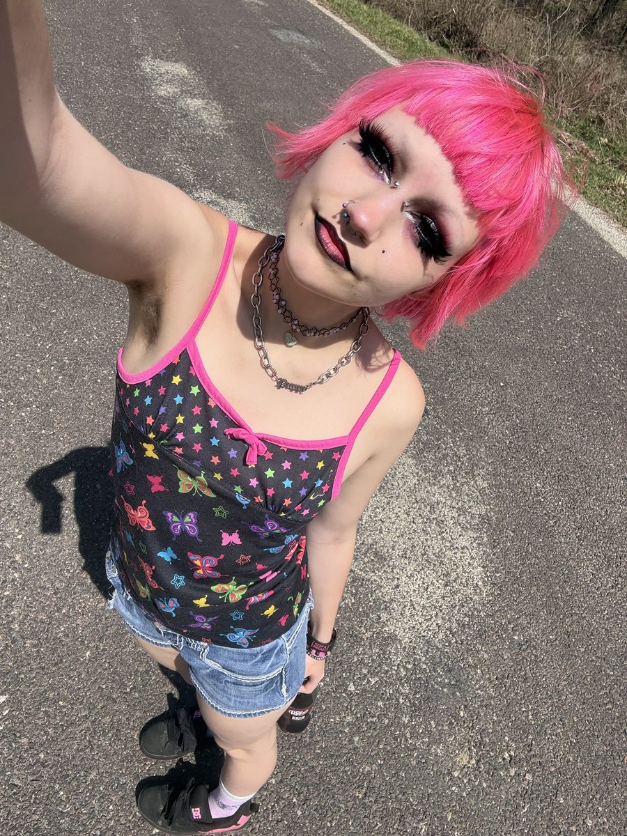 pinkie ☆⋆｡𖦹°‧★ NOT NSFW. GO AWAY. tweet media