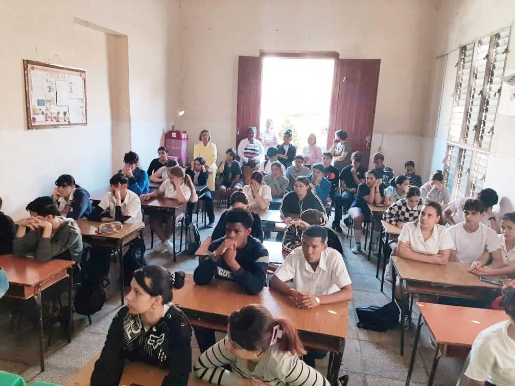 🎓 El <a href="/CumRemedios/">CUM Remedios</a>, en conjunto con el MINED, desarrolla el proceso de captación y entrevistas a estudiantes de 11no grado del IPU Juan Pedro Carbó Serviá, con vistas a su incorporación a las distintas modalidades del Colegio Universitario de la #UCLVnuestra
#UniversidadCubana