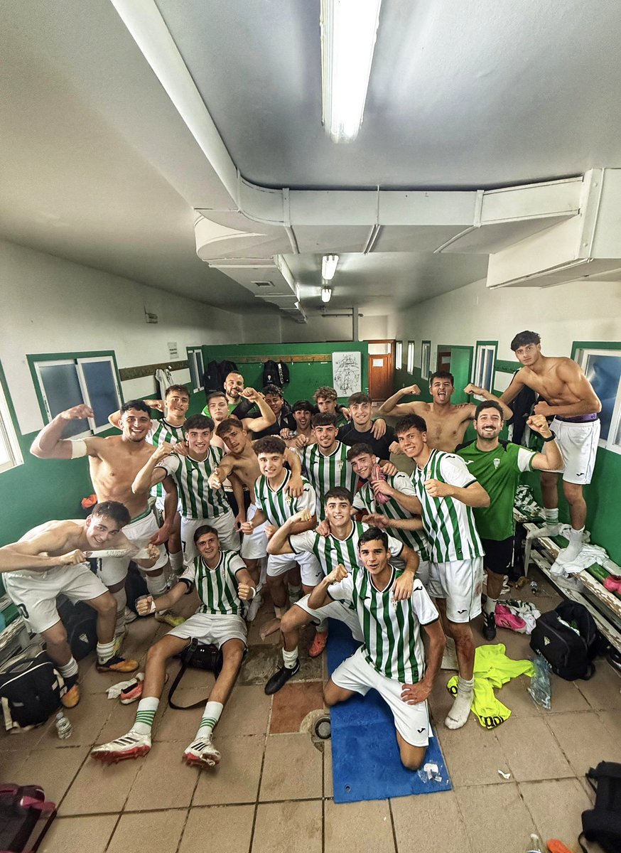 Cantera_CCF's tweet photo. 🏆 División de Honor Juvenil  

🆚 #JuvenilACCF 2 - Sporting Atlético 0

⚽️Zamora
⚽️Quesada 

💚 #CanteraCCF https://t.co/OsBvKY7VUK