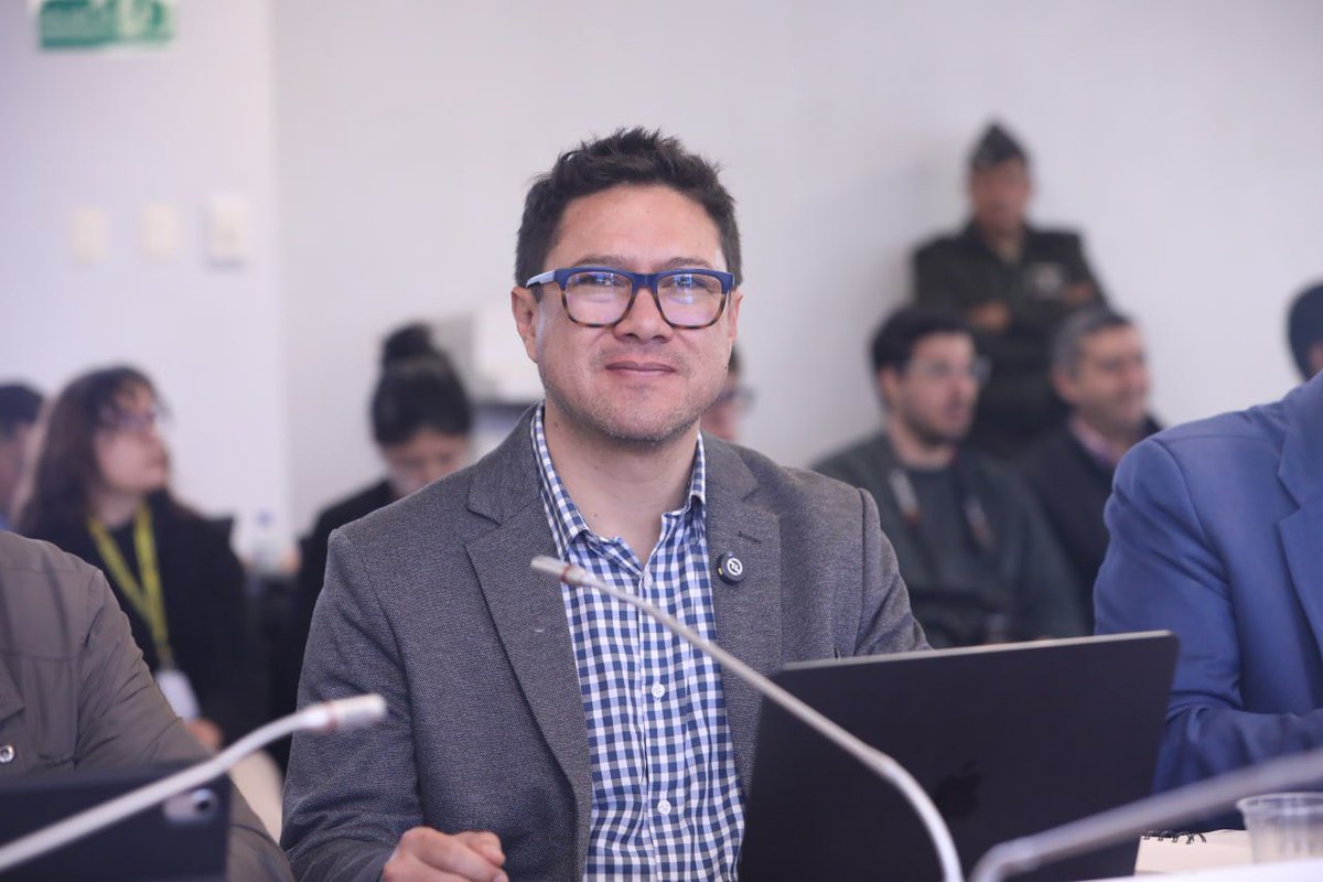 AsambleaEcuador's tweet photo. Con 9 votos afirmativos, @DerHumanosAN aprueba la moción presentada por @CompsCordova. 

✔️Se da inicio al proceso de #Fiscalización y seguimiento sobre los procedimientos de delegación, adjudicación y modelos de gestión del Bloque 60 #CampoSacha, periodo 2024-2026, y la adecuación de futuras condiciones a los estándares internacionales de inversión. 
#AsambleaEc2026