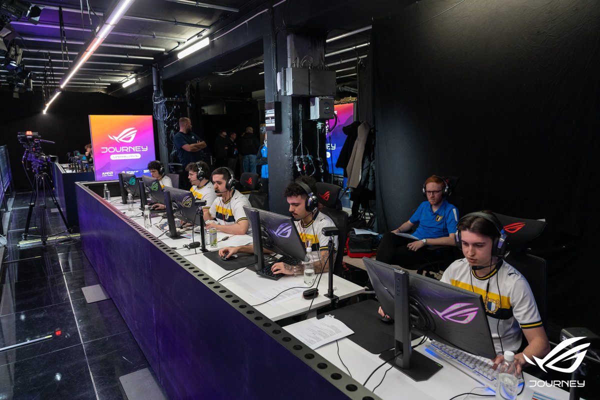 famaesports's tweet photo. Pelo menos trouxe uns ímanes para o frigorífico! 🇸🇪 https://t.co/8AVXOLq9or