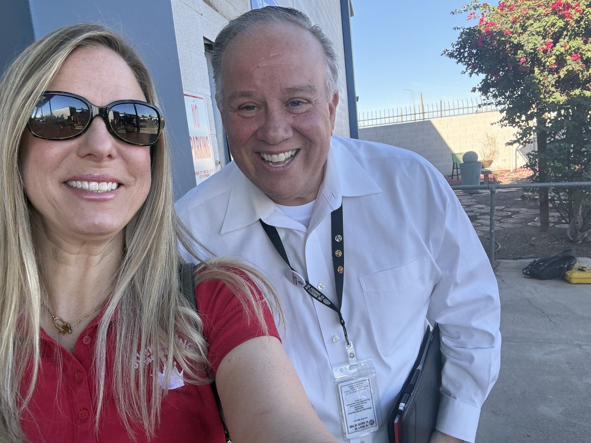 phoenixjunk's tweet photo. We’re proud to be part of this incredible effort with Executives' Association of Greater Phoenix , helping deliver 4,200 boxes of Girl Scout cookies to St. Vincent de Paul to help a local girl scout go to camp. 🍪

Junk King Phoenix also pitched in by donating bikes 🚲
This is... https://t.co/69bXEk1JUg