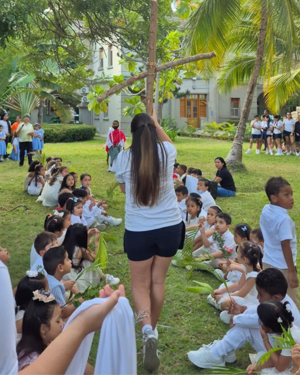 laensenanzabaq's tweet photo. Celebramos el Domingo de Ramos, dando inicio a la Semana Santa, recordando que el amor siempre vence y que Jesús es rey de nuestros corazones.

Abrimos nuestras puertas y, sobre todo, nuestro corazón para recibirlo con fe, gratitud y esperanza. https://t.co/xdbhkOxpMY